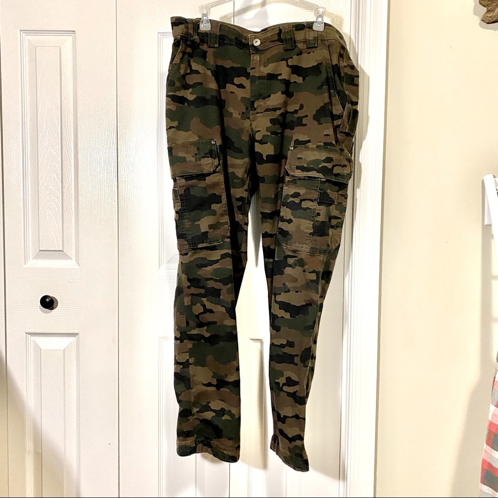 DULUTH TRADING CAMO CARGO PANTS